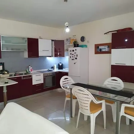 Apartment Close To Sea - Large